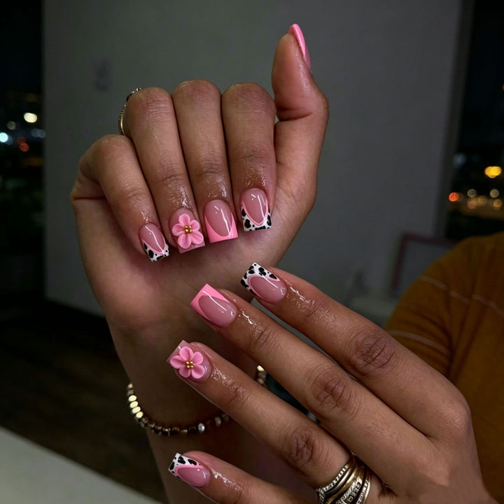 Elegant Press-On Nail Tips with Decorative Bow Bowlift