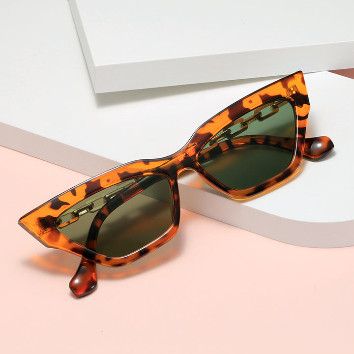 Women edgy cat-eye sunglasses with golden details Bowlift
