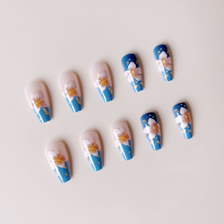 Artificial nail tips with floral accents and glitter Bowlift