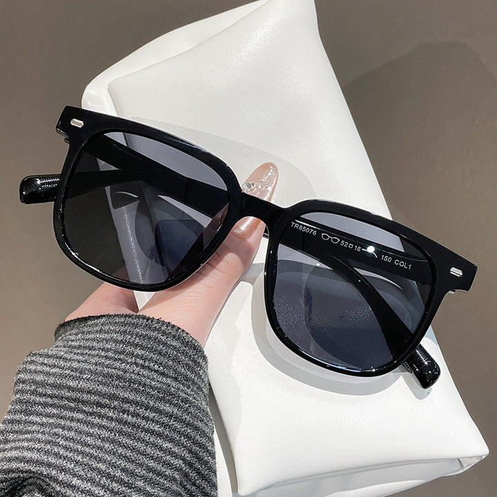 Women's modern square sunglasses with stylish, transparent frame Bowlift
