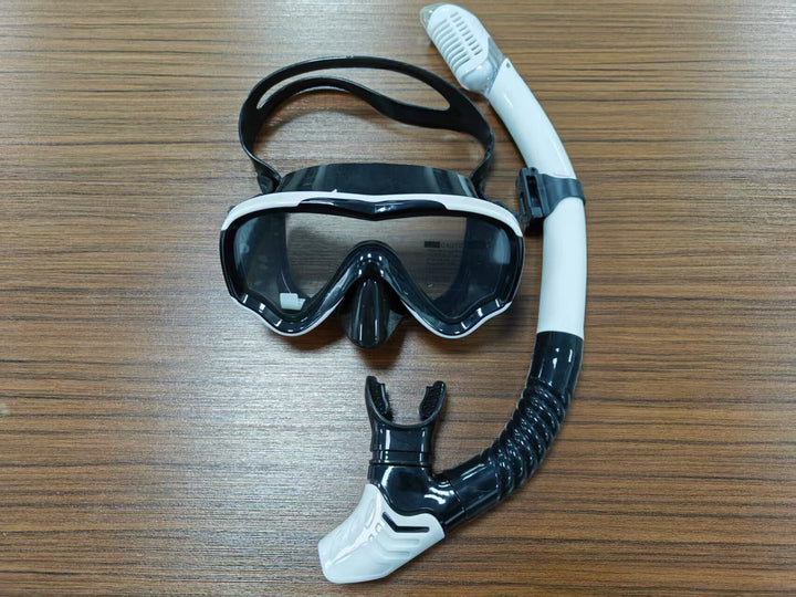 Diving mask with anti-fog technology and wide field of vision Bowlift