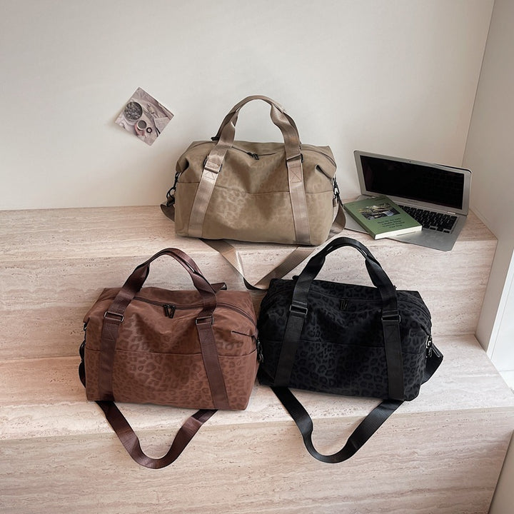 Sporty duffel bag with animal pattern and practical carrying options Bowlift