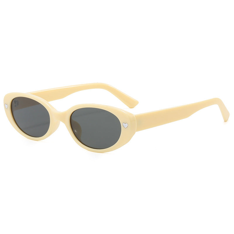 Chic Heart-Embellished Cat-Eye Sunglasses Bowlift
