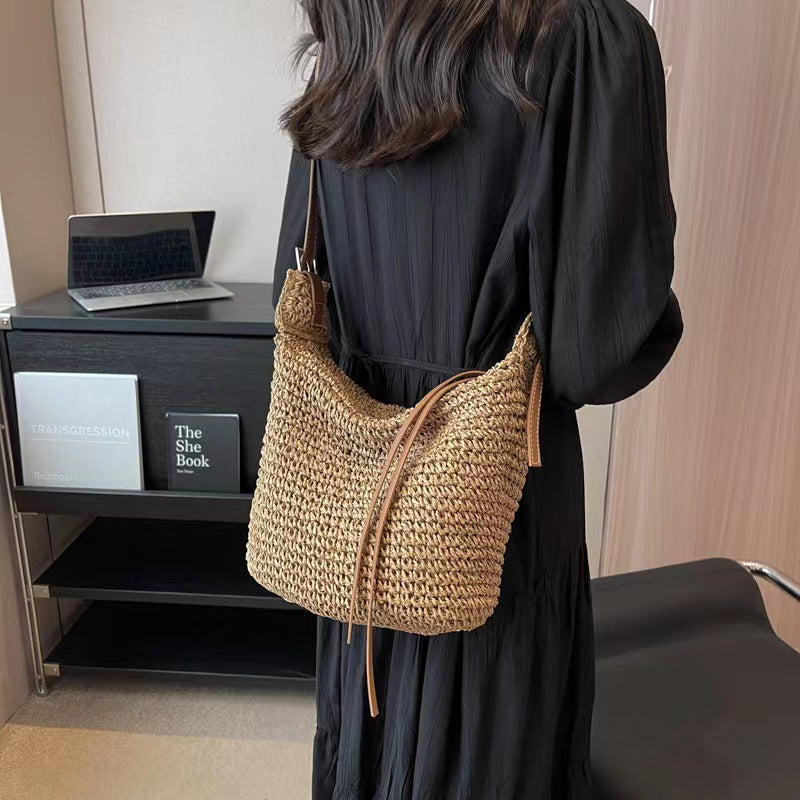 Cultivated raffia shoulder bag with leather accents Bowlift