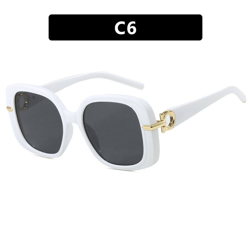 Women's square sunglasses with luxurious metal accent Bowlift