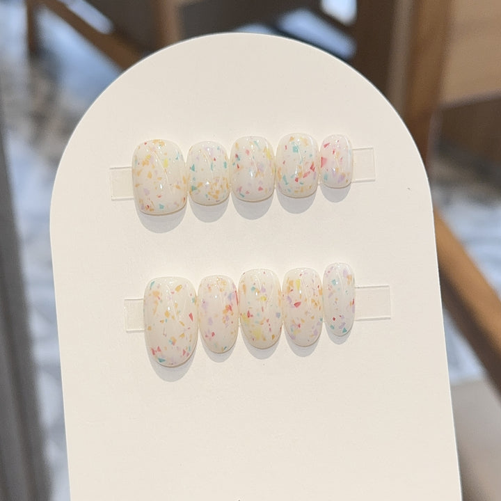 Artificial nails with cheerful sparkle design Bowlift
