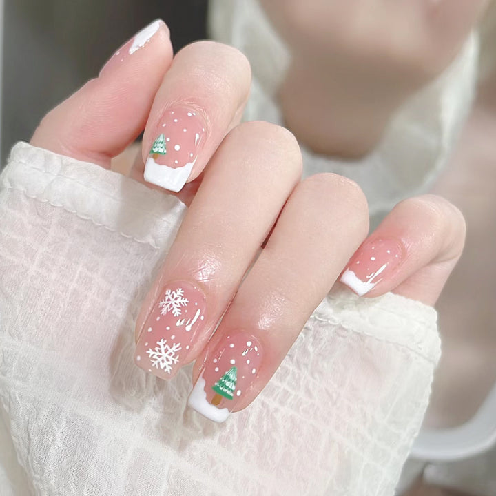 Festive Holiday-Themed Nail Art Bowlift