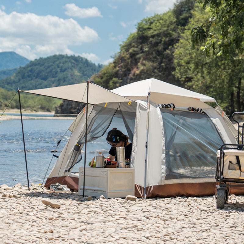 Camping tent with spacious interior and expandable sun protection Bowlift