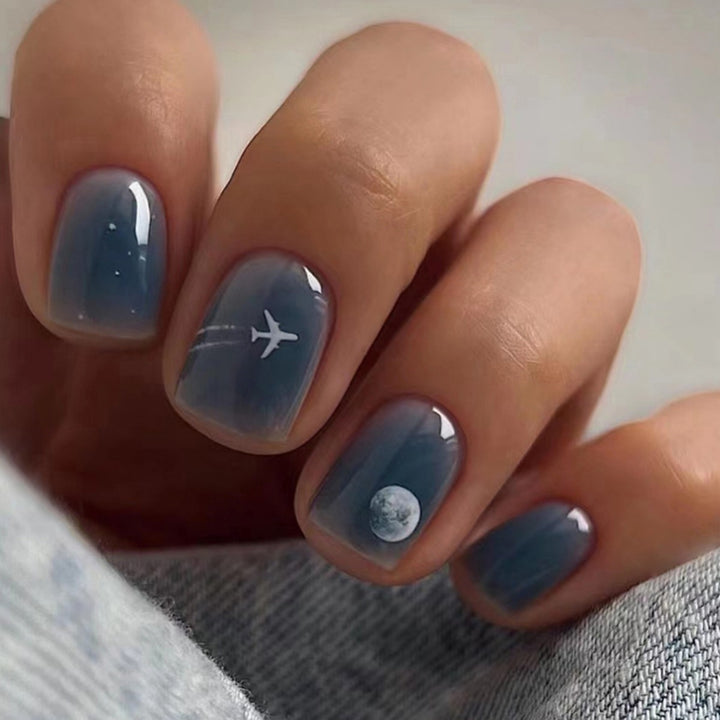 Artistic Travel-Themed Nail Extensions Bowlift