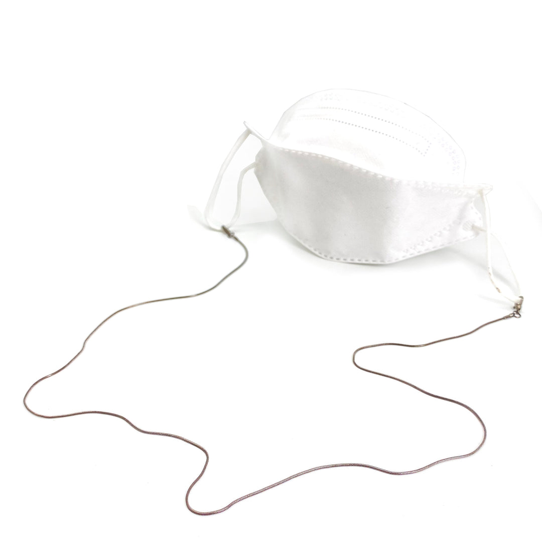 Sleek Eyewear Retainer with Secure Clips Bowlift