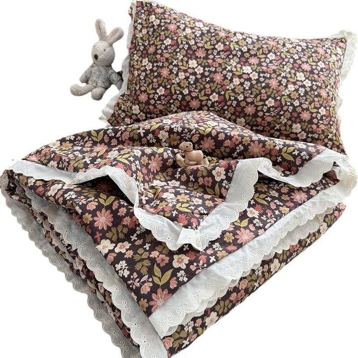 Women Cozy Bedspread with Playful Floral Pattern Bowlift