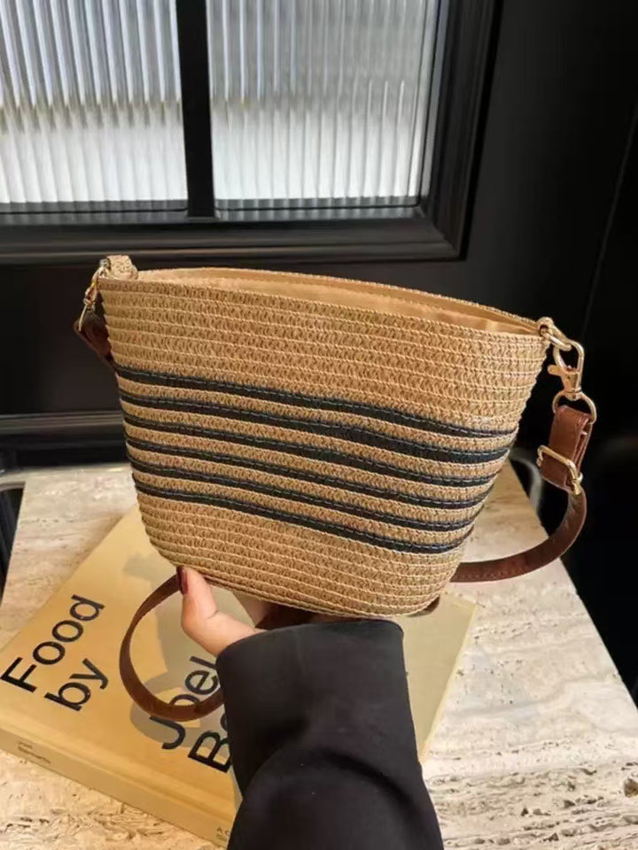 Trendy Summer Handbag Made of Woven Material Bowlift