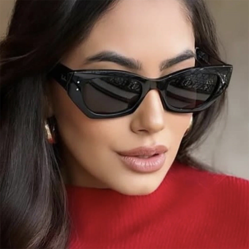 Women's trendy Cat-Eye sunglasses with elegant plastic frame Bowlift