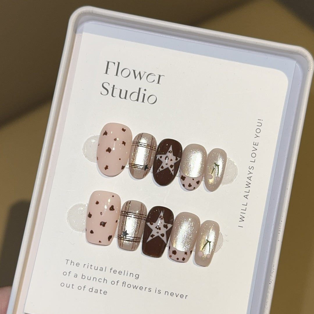 Artificial Nails in Elegant Flower Design Bowlift