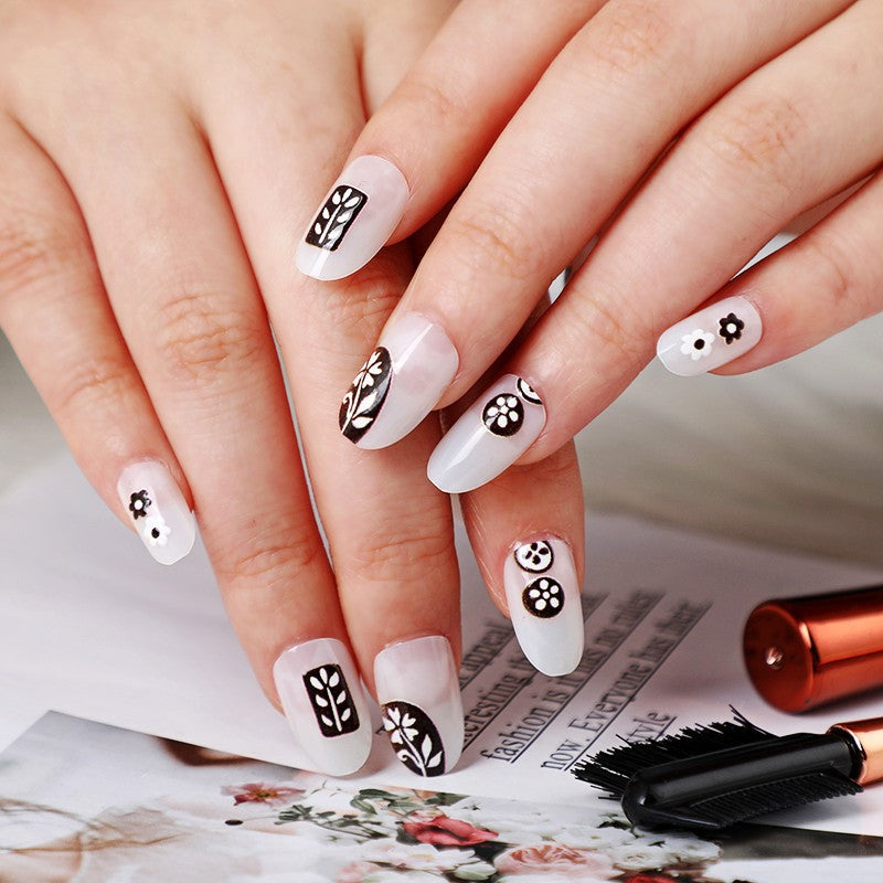 Creative design artificial nails with piano keys motif Bowlift