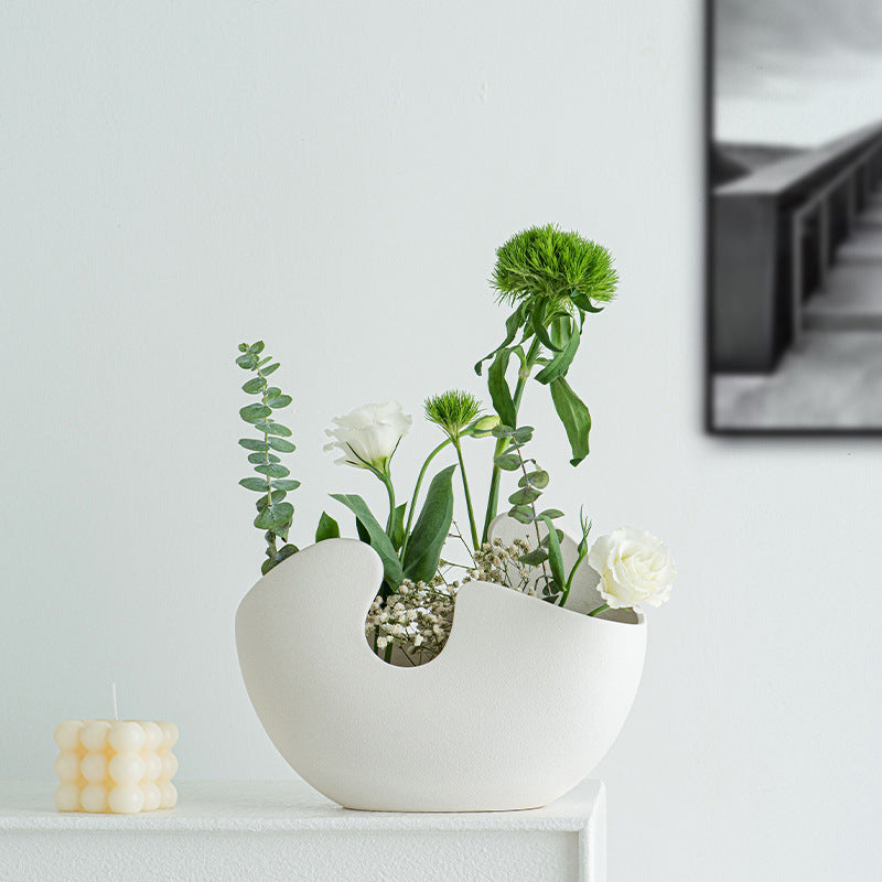 Elegant and modern ceramic vase Bowlift
