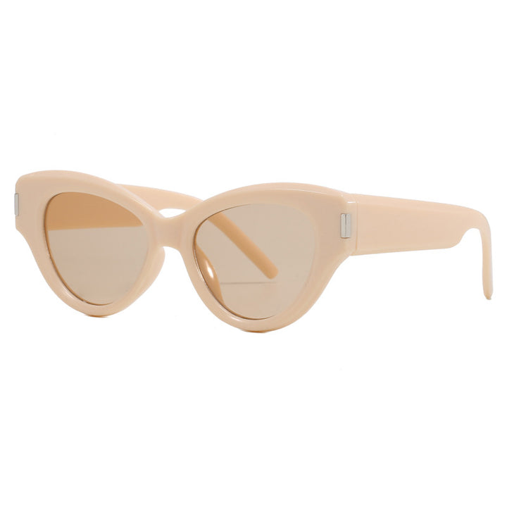Ladies Cat-Eye Sunglasses with modern, eye-catching design Bowlift