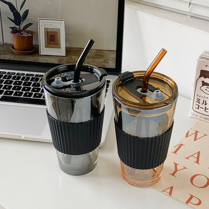 Women's multifunctional drinking cups with integrated silicone cover and hygienic lid Bowlift
