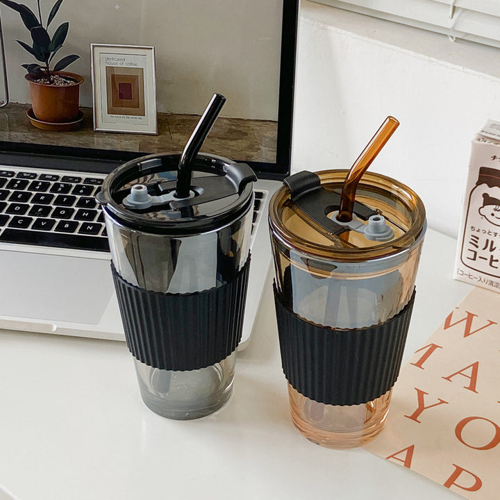 Women's multifunctional drinking cups with integrated silicone cover and hygienic lid Bowlift