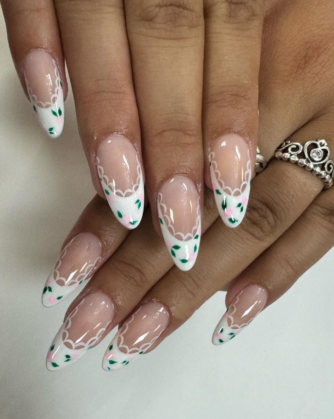 Elegant Floral Accent Press-On Nails Bowlift