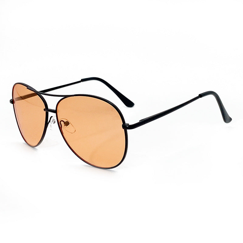 Sunglasses in Modern Pilot Style Bowlift