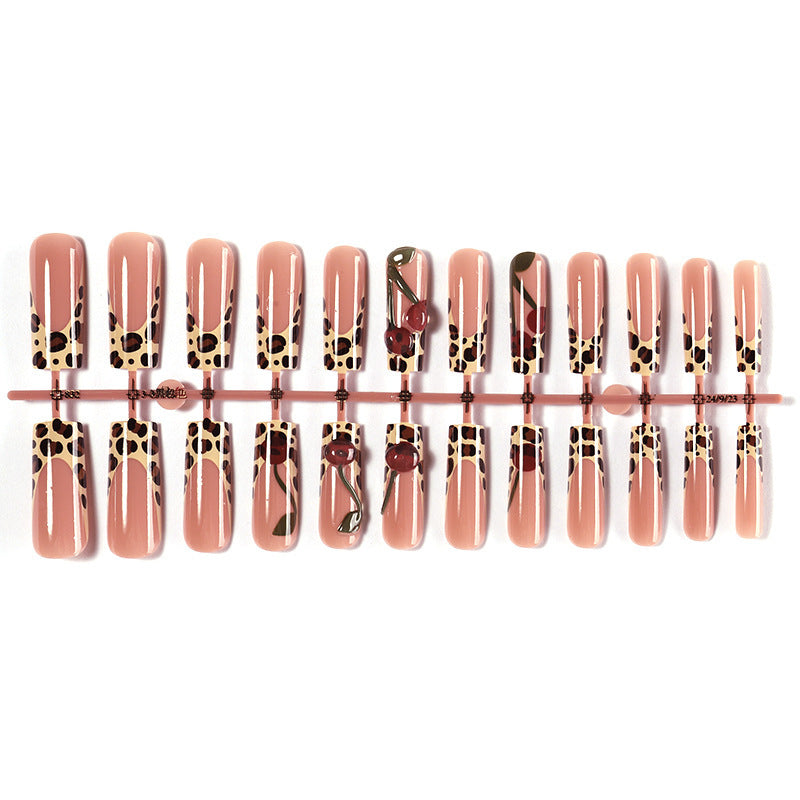 Artificial nail set with exclusive leopard design and creative accents Bowlift