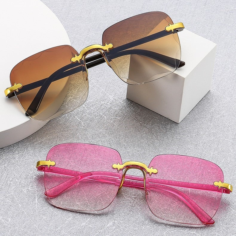 Ladies oversized sunglasses with unique design elements Bowlift