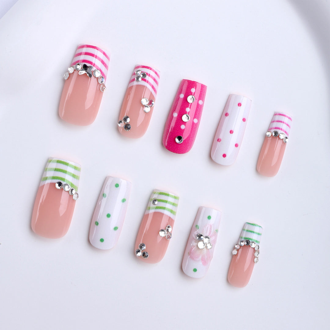 Artificial nails with creative patterns and applications Bowlift