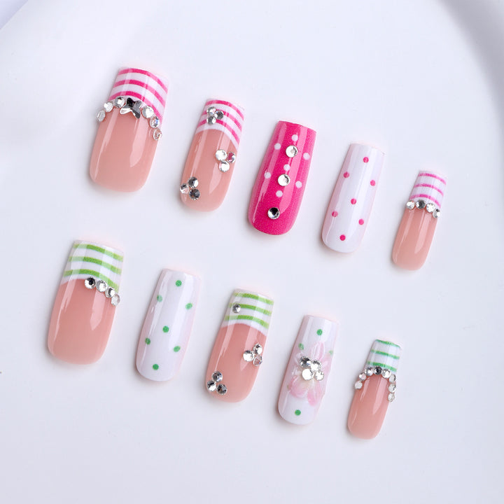 Artificial nails with creative patterns and applications Bowlift