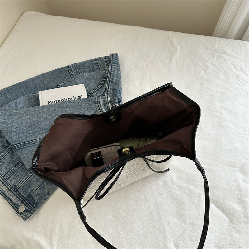 Chic Bow-Detail Shopping Tote