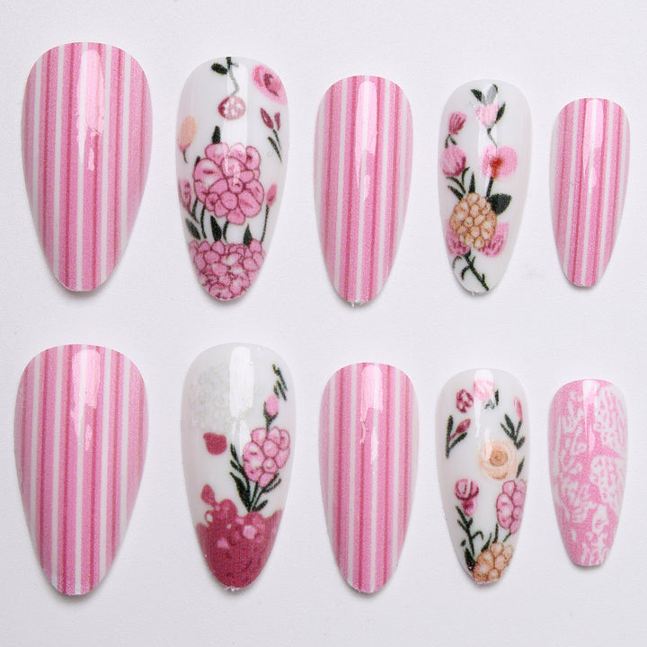 Artificial nails with floral 3D decorations Bowlift