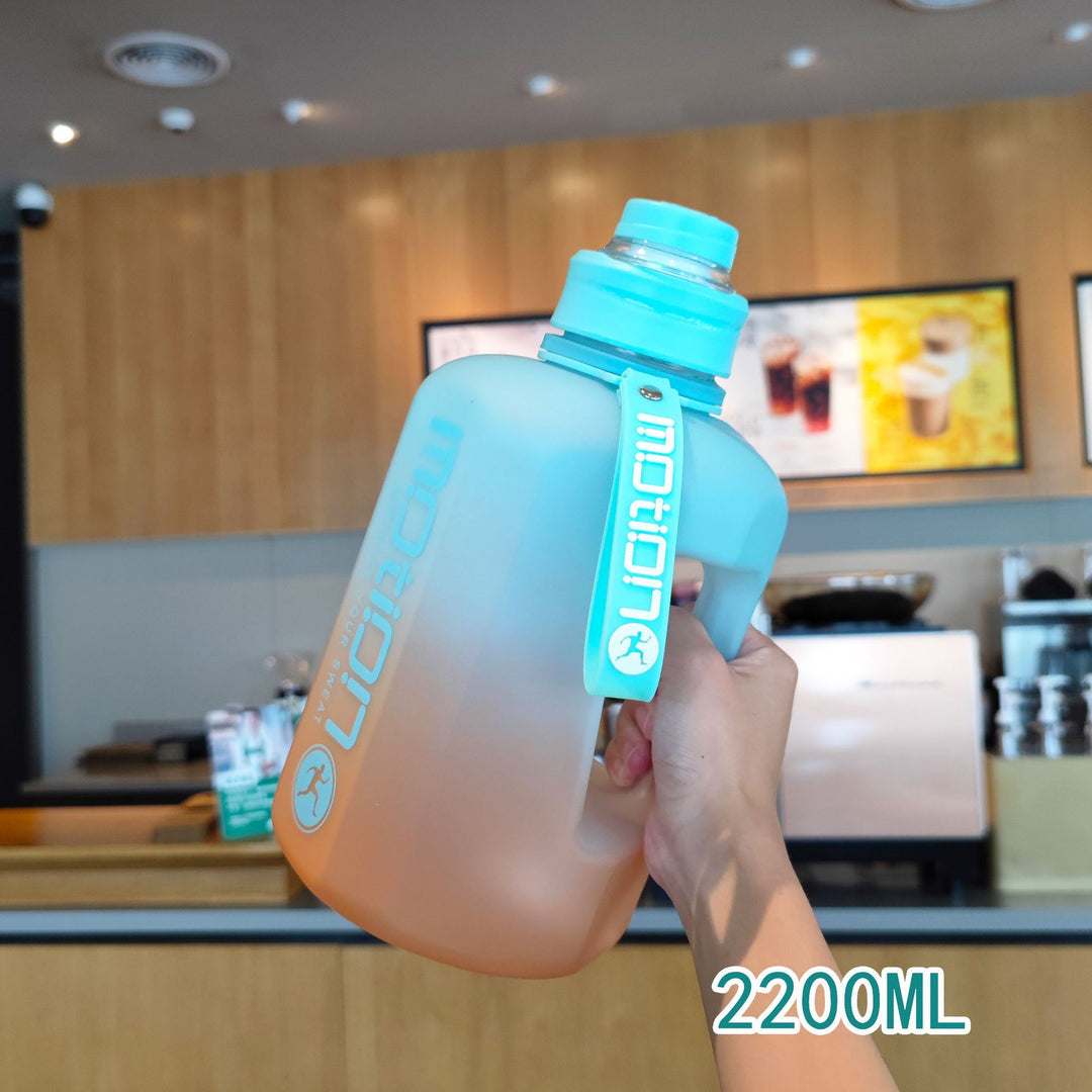 Women’s beverage container with large volume Bowlift