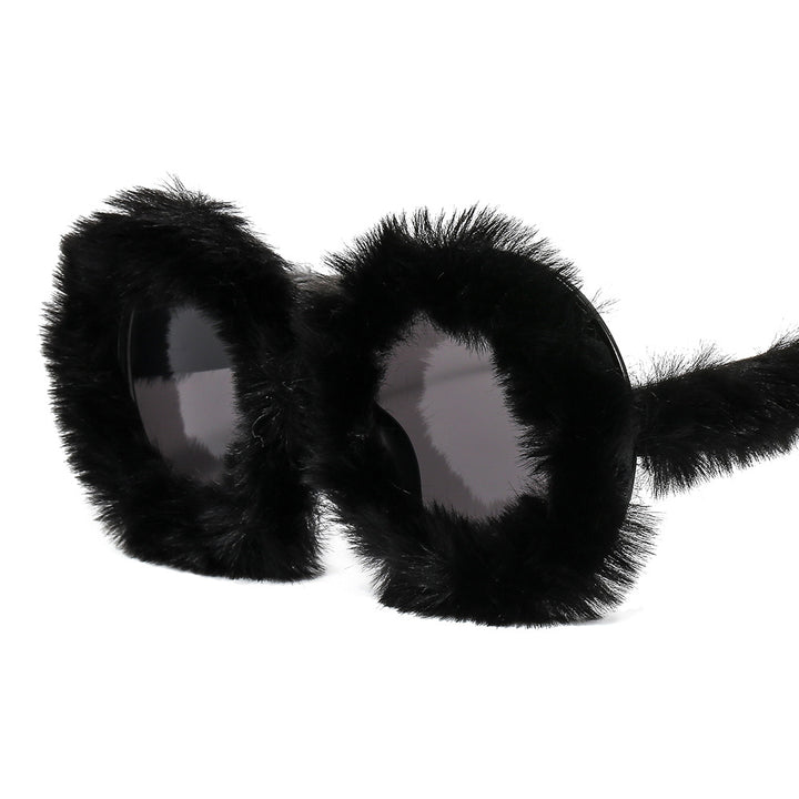 Ladies eye-catching oversized sunglasses with a unique fur touch Bowlift