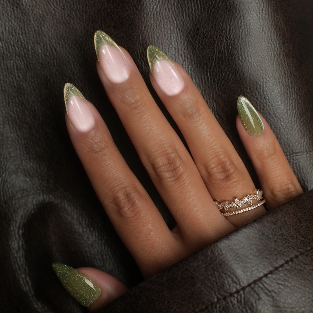 Acrylic nail set with glamorous claw cut and sparkling accents Bowlift