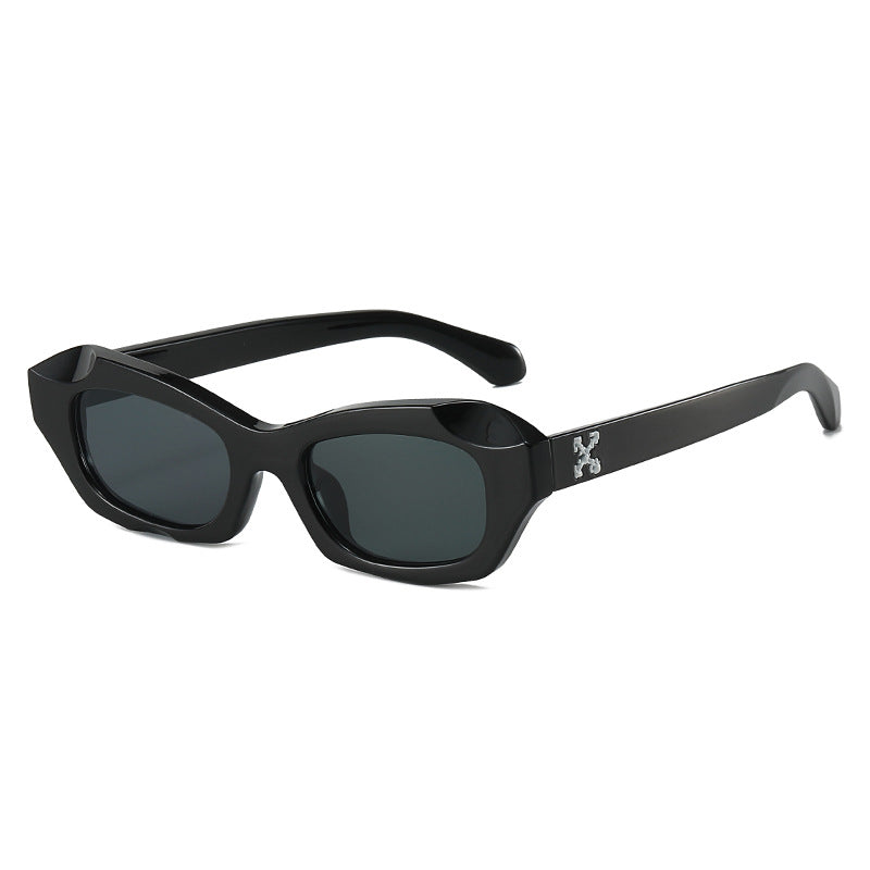 Women’s fashionable sunglasses in innovative design Bowlift