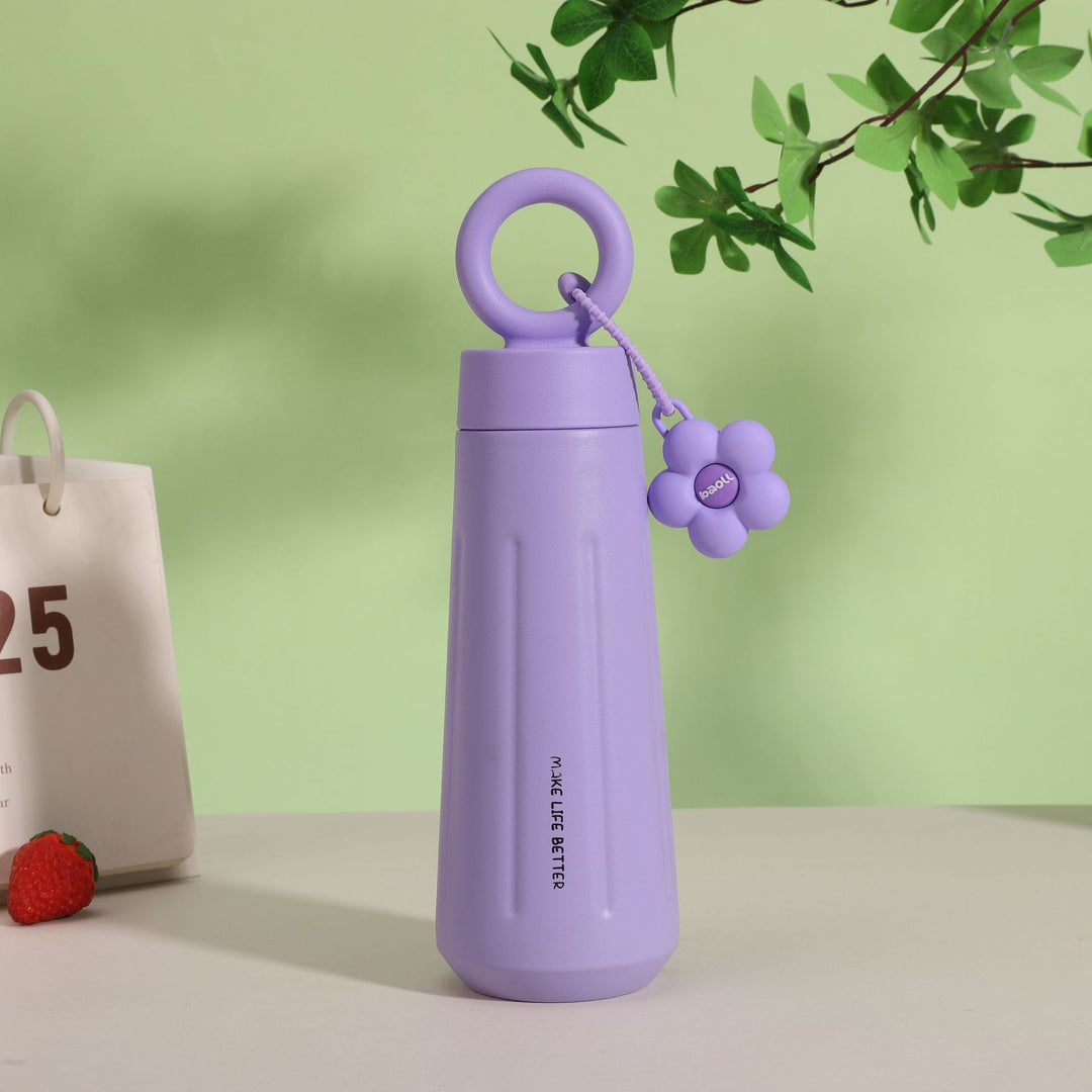 Ladies stylish plastic drinking bottle with charm Bowlift