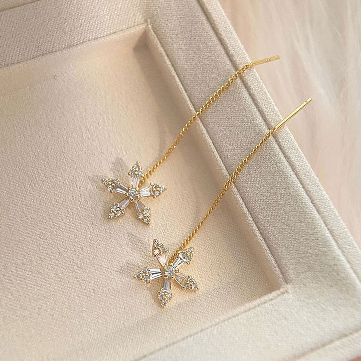 Elegant and Timeless Earrings with Sparkling Crystals Bowlift