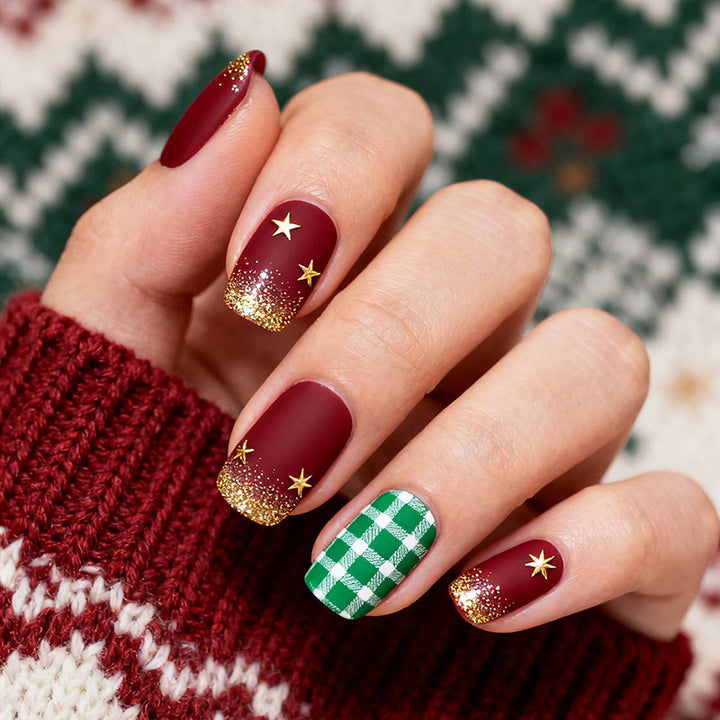 Artificial nail set with festive Christmas design and glamorous accents Bowlift