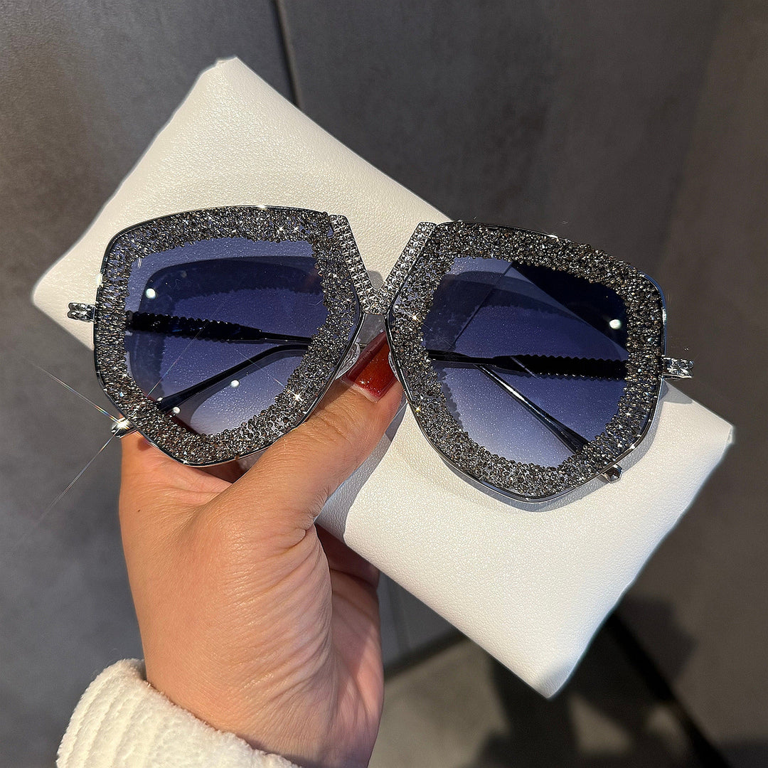 Ladies luxurious sunglasses with glamorous rhinestone frame Bowlift