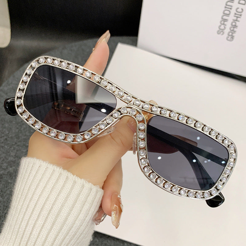Women's extravagant Cat-Eye sunglasses with golden accents Bowlift