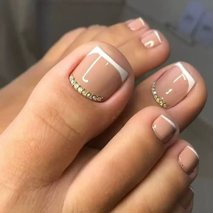 Stylish toenail artist Bowlift