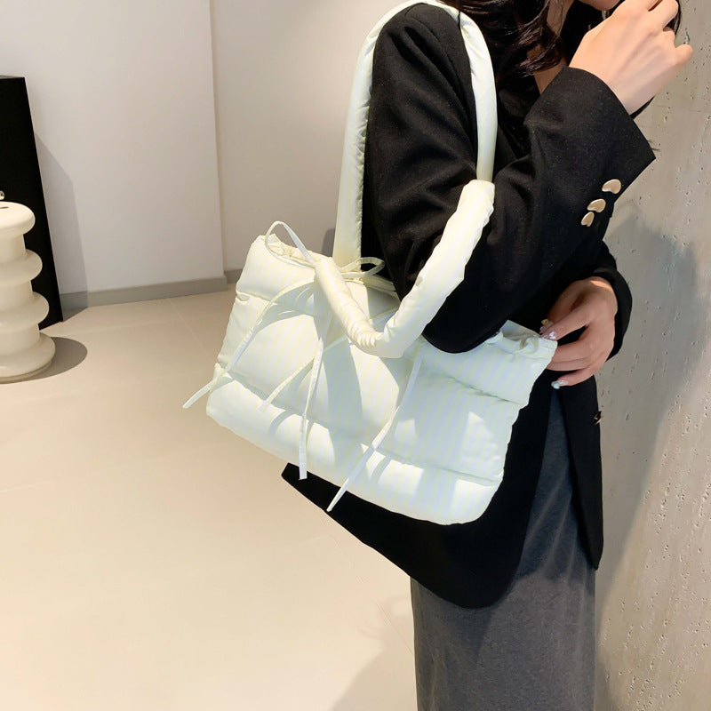 Fashionable tote bag with padded design Bowlift