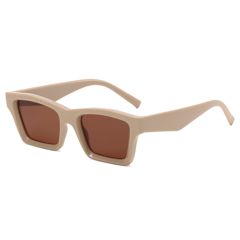 Ladies Trendy Sunglasses with Wide Frame Bowlift