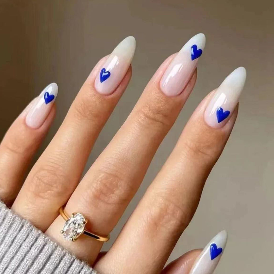 Elegant Heart-Design Press-On Nails Bowlift