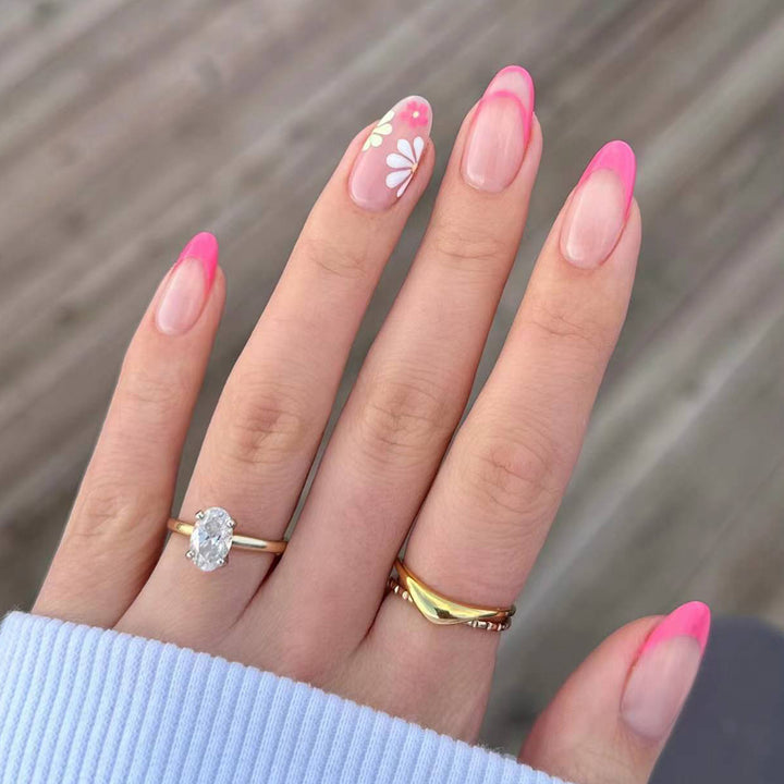 Artistic and creative nail tips Bowlift