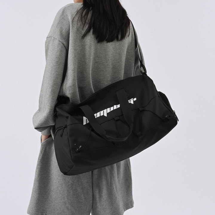 Sporty Travel Bag with Expandable Compartment Design Bowlift