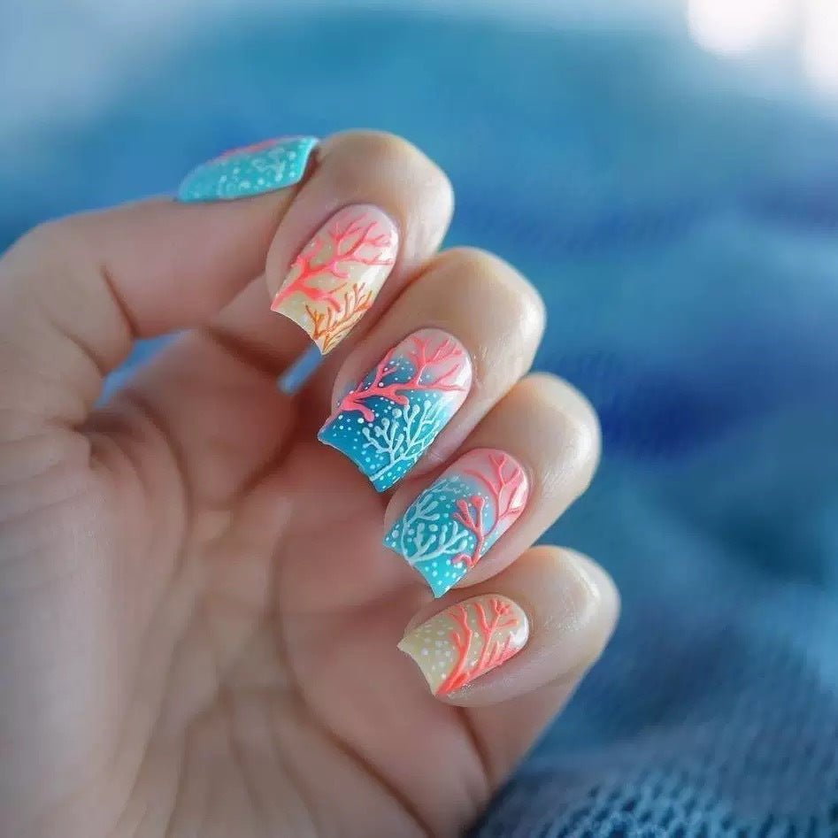 Artificial Nail Set with Maritime Coral Motif Bowlift