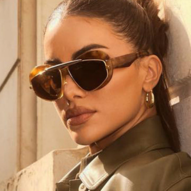 Women futuristic sunglasses with elegant frame Bowlift