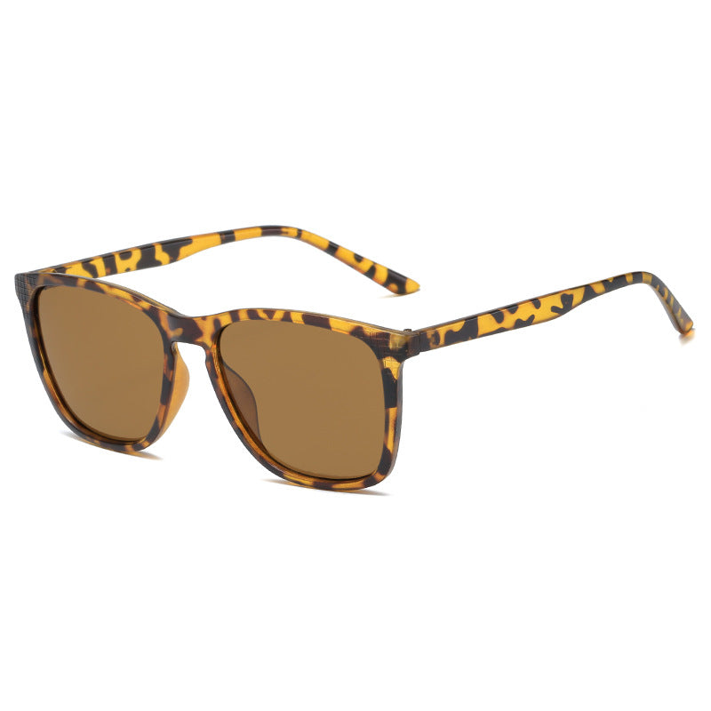 Ladies stylish sunglasses with modern, angular frame Bowlift