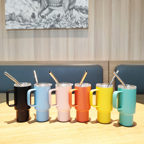 Women's practical drinking glass with metal straw Bowlift